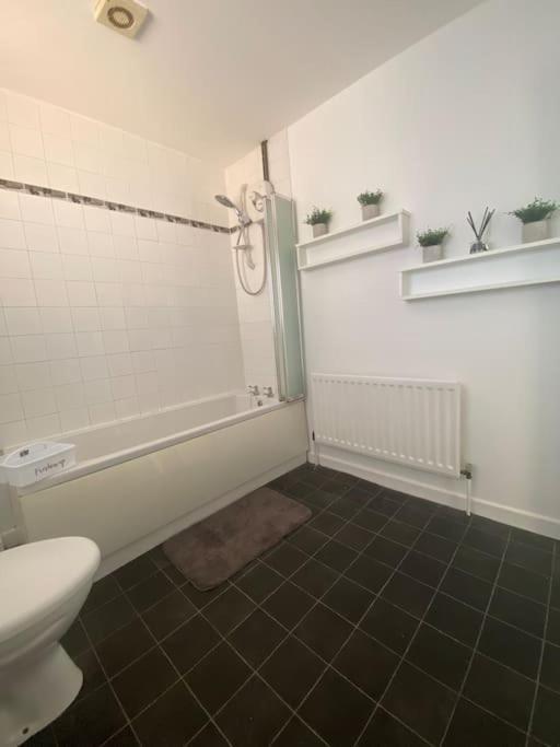 Modern Two Bed House Close To City Centre Belfast Exterior foto